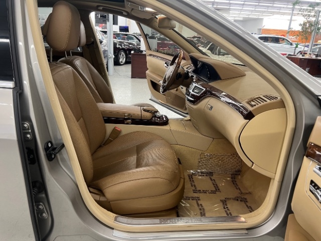 Mercedes-Benz S-Class 4dr Sdn 5.5L V8 4MATIC 2009