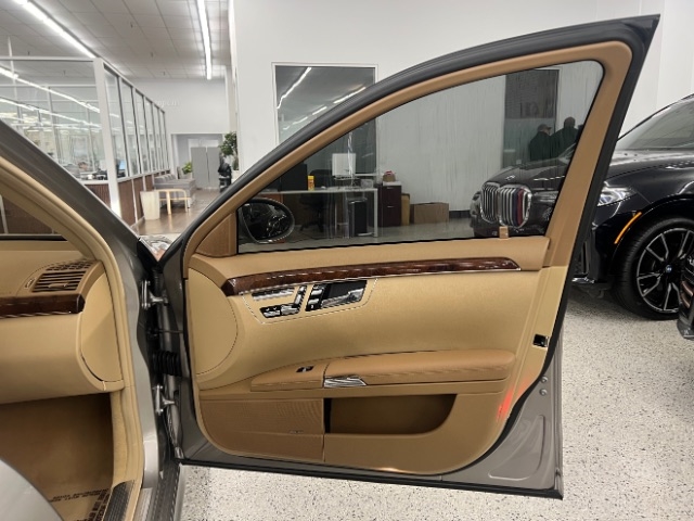 Mercedes-Benz S-Class 4dr Sdn 5.5L V8 4MATIC 2009