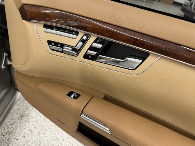 Mercedes-Benz S-Class 4dr Sdn 5.5L V8 4MATIC 2009