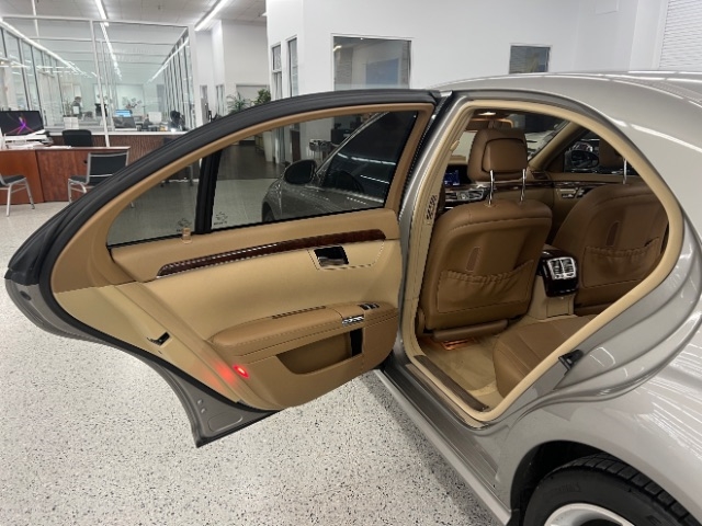 Mercedes-Benz S-Class 4dr Sdn 5.5L V8 4MATIC 2009