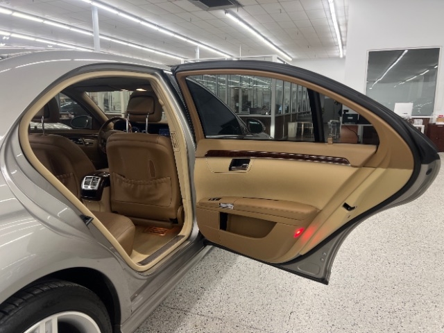 Mercedes-Benz S-Class 4dr Sdn 5.5L V8 4MATIC 2009