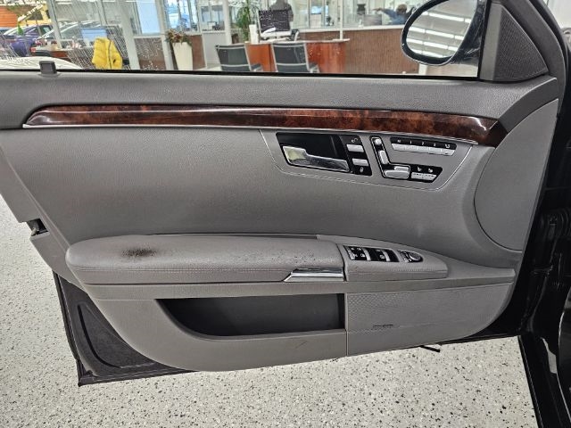 Mercedes-Benz S-Class 4dr Sdn 5.5L V8 RWD 2007