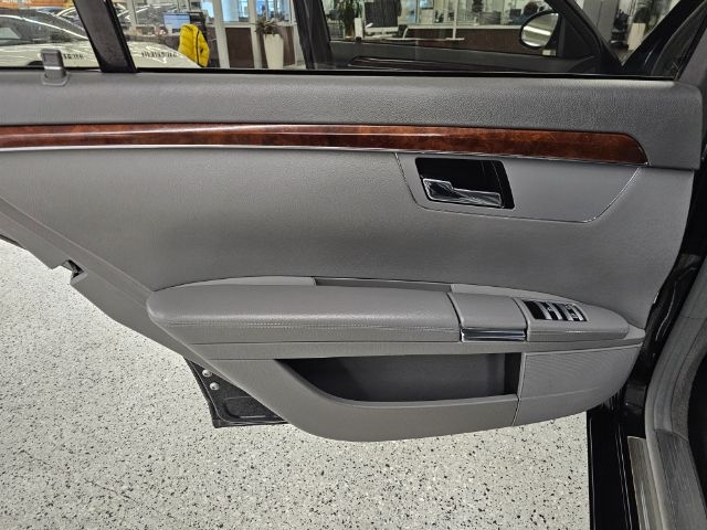 Mercedes-Benz S-Class 4dr Sdn 5.5L V8 RWD 2007