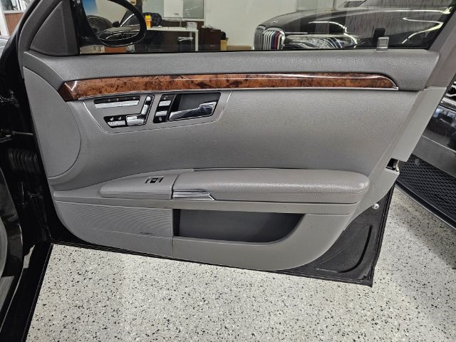 Mercedes-Benz S-Class 4dr Sdn 5.5L V8 RWD 2007