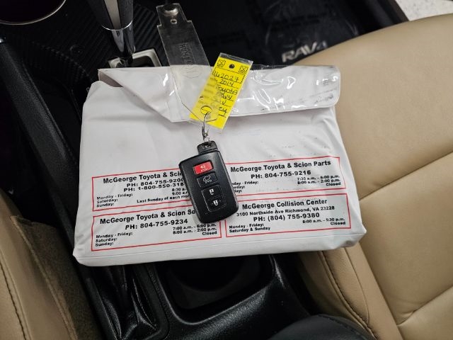 Toyota RAV4 AWD 4dr Limited (Natl) 2014