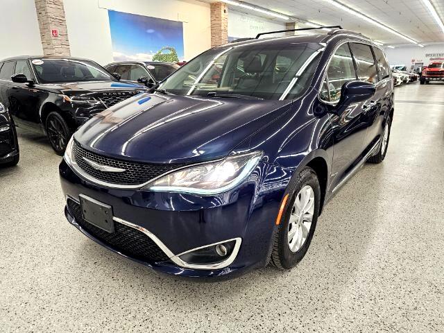 Chrysler Pacifica Touring-L FWD 2017