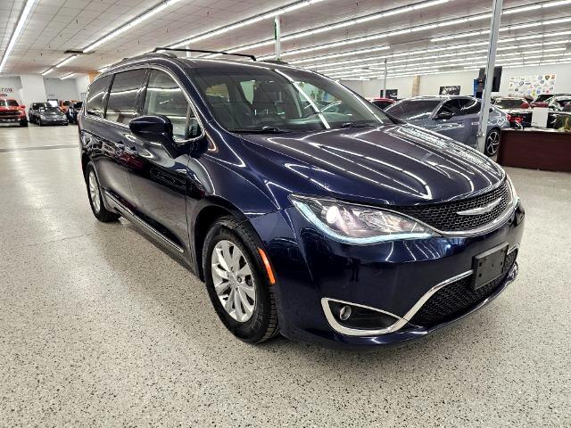 Chrysler Pacifica Touring-L FWD 2017