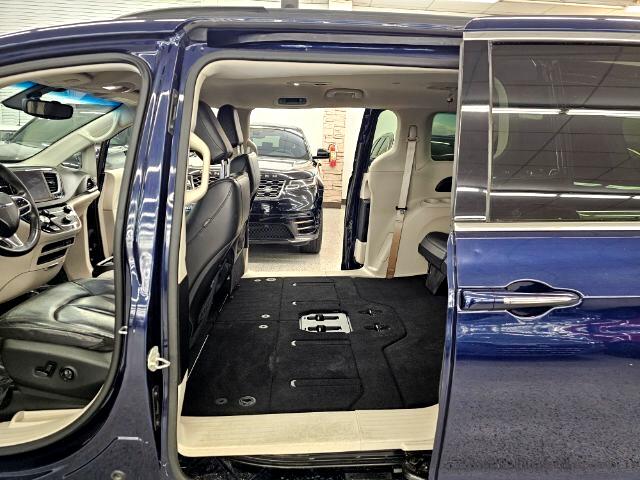 Chrysler Pacifica Touring-L FWD 2017