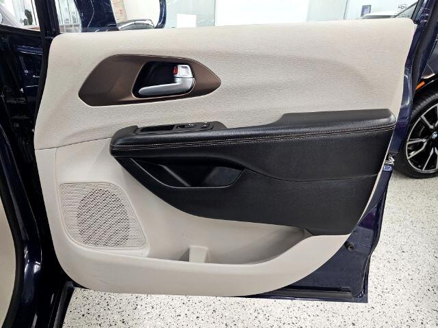 Chrysler Pacifica Touring-L FWD 2017