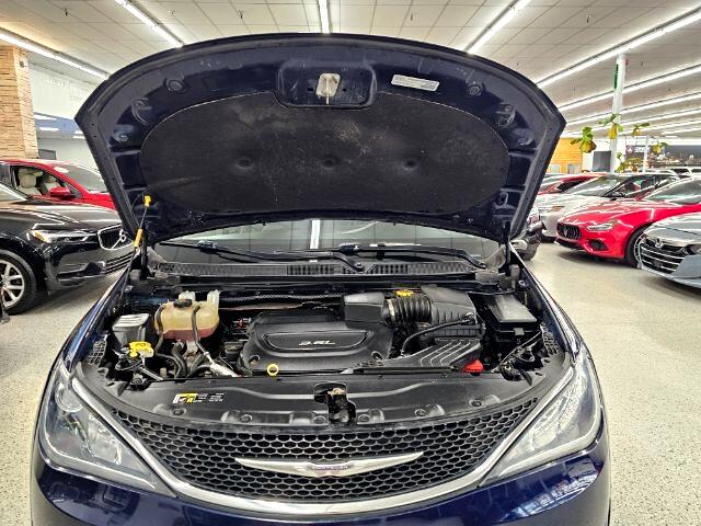 Chrysler Pacifica Touring-L FWD 2017