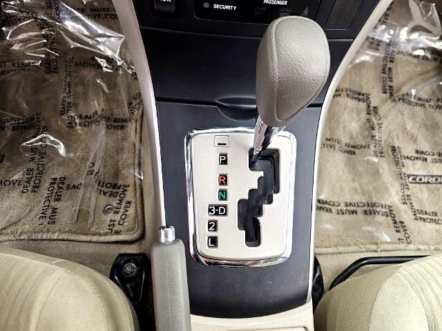 Toyota Corolla 4dr Sdn Man (Natl) 2010