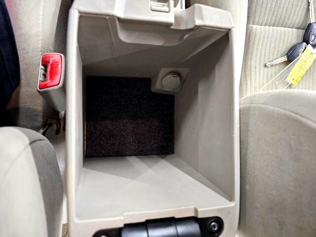 Toyota Corolla 4dr Sdn Man (Natl) 2010