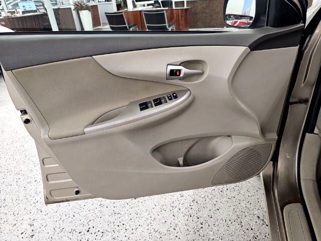 Toyota Corolla 4dr Sdn Man (Natl) 2010