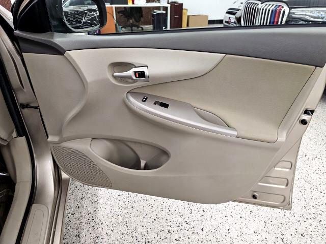 Toyota Corolla 4dr Sdn Man (Natl) 2010