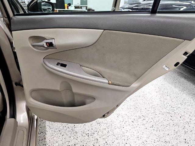 Toyota Corolla 4dr Sdn Man (Natl) 2010