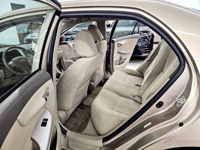 Toyota Corolla 4dr Sdn Man (Natl) 2010