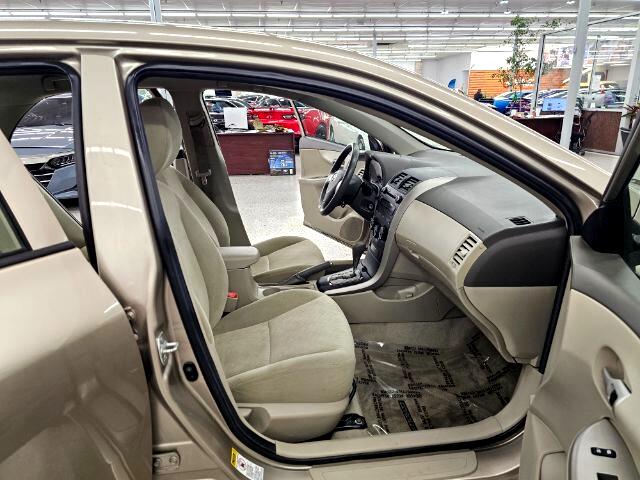 Toyota Corolla 4dr Sdn Man (Natl) 2010