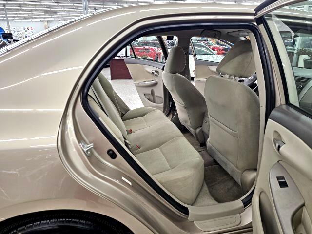 Toyota Corolla 4dr Sdn Man (Natl) 2010