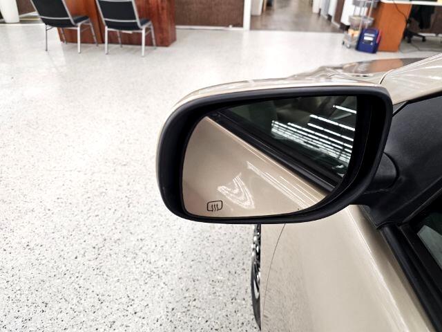 Toyota Corolla 4dr Sdn Man (Natl) 2010