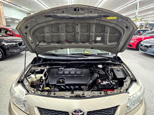 Toyota Corolla 4dr Sdn Man (Natl) 2010