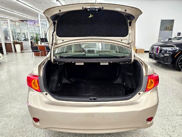 Toyota Corolla 4dr Sdn Man (Natl) 2010