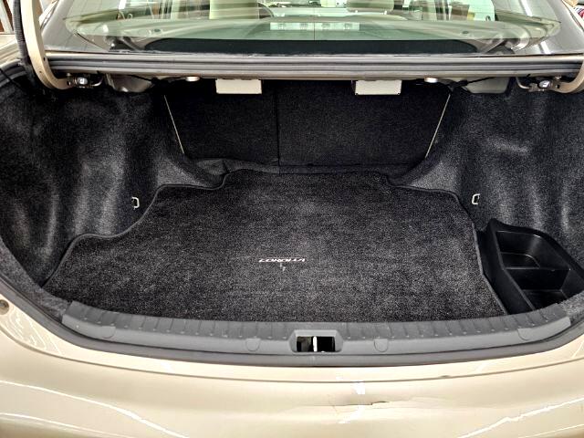 Toyota Corolla 4dr Sdn Man (Natl) 2010