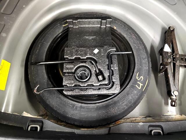 Toyota Corolla 4dr Sdn Man (Natl) 2010