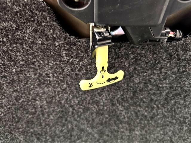 Toyota Corolla 4dr Sdn Man (Natl) 2010