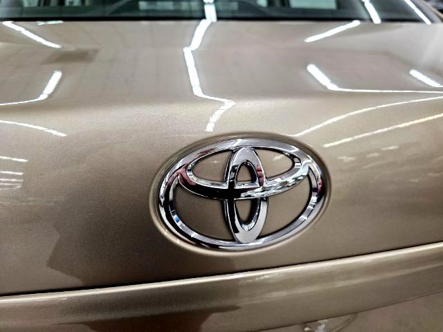 Toyota Corolla 4dr Sdn Man (Natl) 2010