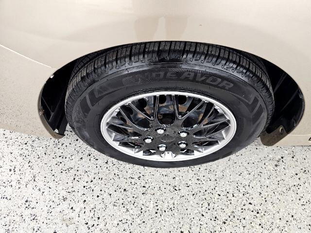 Toyota Corolla 4dr Sdn Man (Natl) 2010