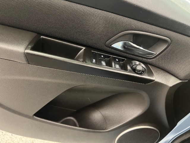 Chevrolet Cruze 4dr Sdn LT w/1LT 2011