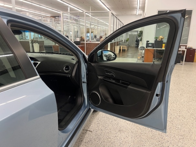 Chevrolet Cruze 4dr Sdn LT w/1LT 2011