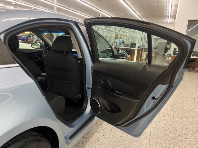 Chevrolet Cruze 4dr Sdn LT w/1LT 2011