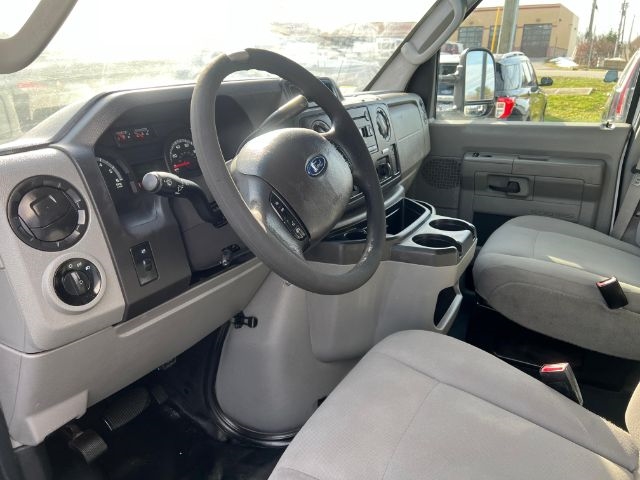 Ford E-Series Cutaway E-350 DRW 138" WB 2017