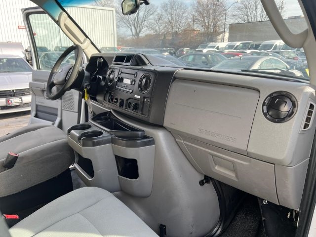 Ford E-Series Cutaway E-350 DRW 138" WB 2017