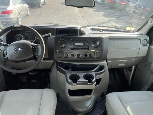 Ford E-Series Cutaway E-350 DRW 138" WB 2017