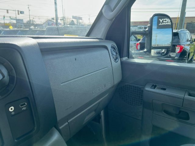 Ford E-Series Cutaway E-350 DRW 138" WB 2017