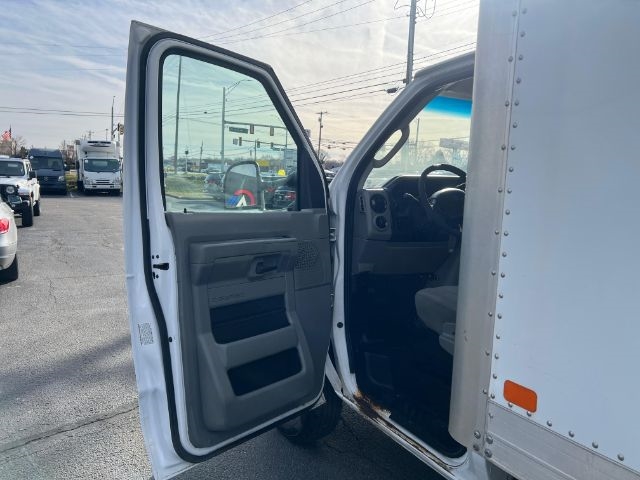 Ford E-Series Cutaway E-350 DRW 138" WB 2017