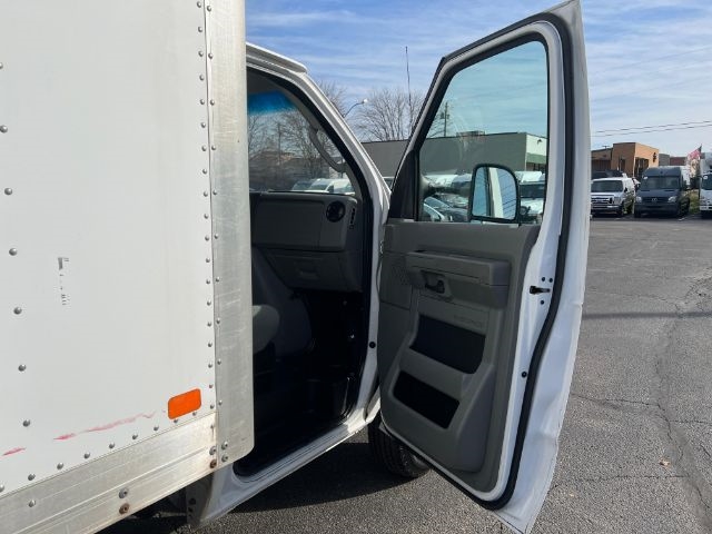 Ford E-Series Cutaway E-350 DRW 138" WB 2017