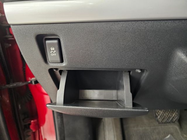 Nissan Sentra 4dr Sdn I4 CVT 2.0 S 2012