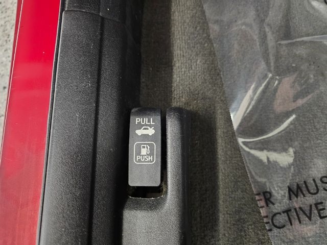 Nissan Sentra 4dr Sdn I4 CVT 2.0 S 2012