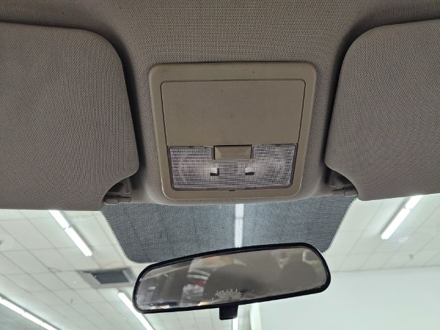 Nissan Sentra 4dr Sdn I4 CVT 2.0 S 2012