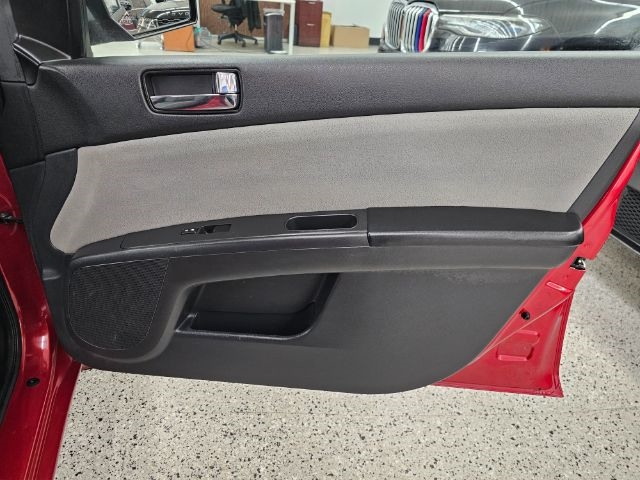 Nissan Sentra 4dr Sdn I4 CVT 2.0 S 2012