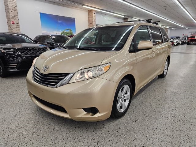 Toyota Sienna 5dr 8-Pass Van V6 LE FWD (Natl) 2014