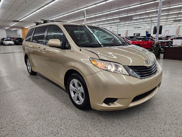 Toyota Sienna 5dr 8-Pass Van V6 LE FWD (Natl) 2014