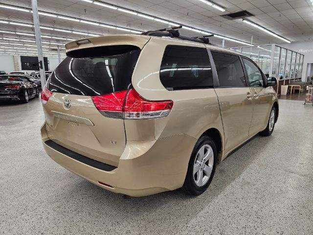 Toyota Sienna 5dr 8-Pass Van V6 LE FWD (Natl) 2014