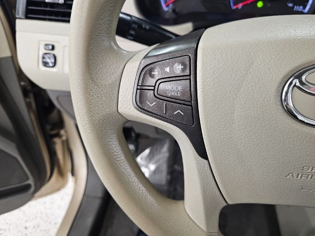 Toyota Sienna 5dr 8-Pass Van V6 LE FWD (Natl) 2014