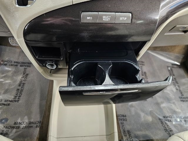 Toyota Sienna 5dr 8-Pass Van V6 LE FWD (Natl) 2014