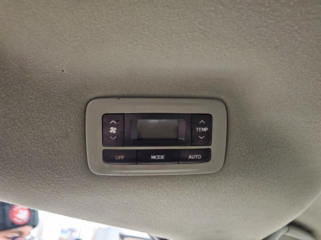 Toyota Sienna 5dr 8-Pass Van V6 LE FWD (Natl) 2014