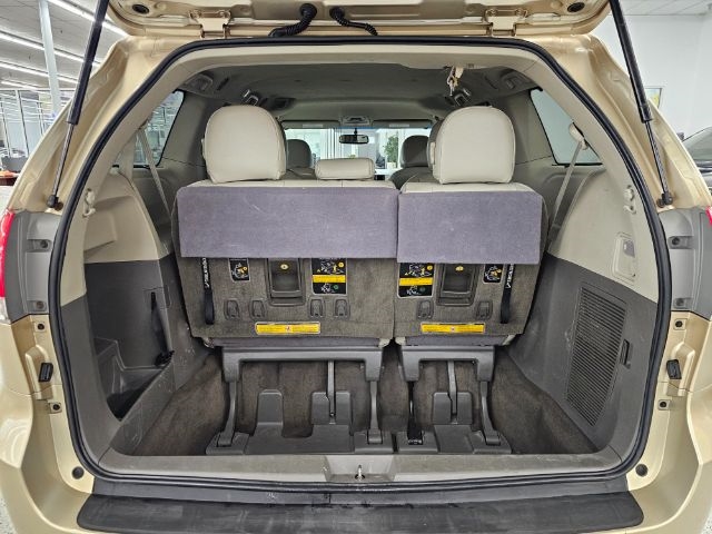 Toyota Sienna 5dr 8-Pass Van V6 LE FWD (Natl) 2014